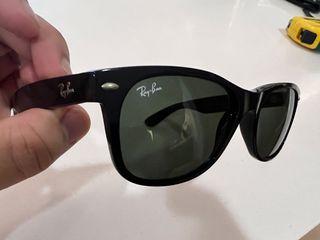 Ray Ban Wayfarer Sunglasses RB2132