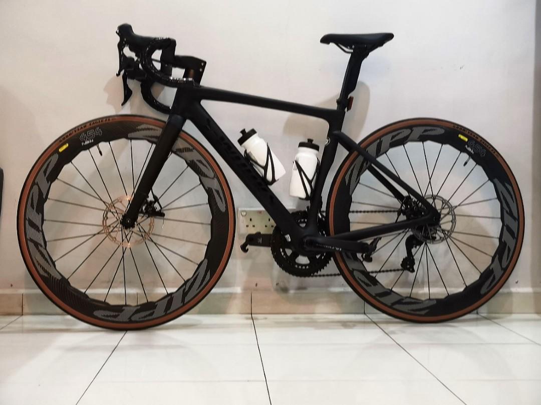 Road bike Taiwanese Carbon frame like new, Sports Equipment, Bicycles