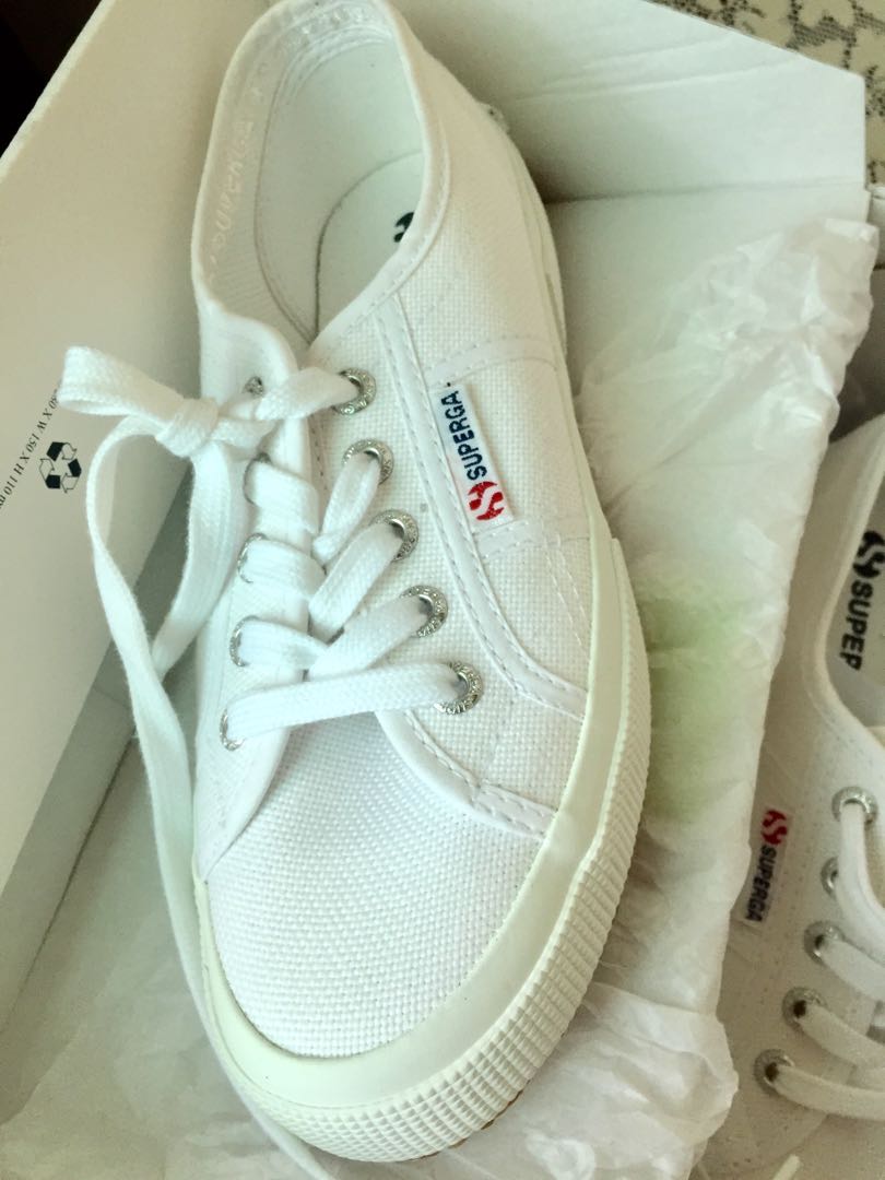 Kate Middleton's Superga Sneakers: White Canvas Cotu Classic 2750