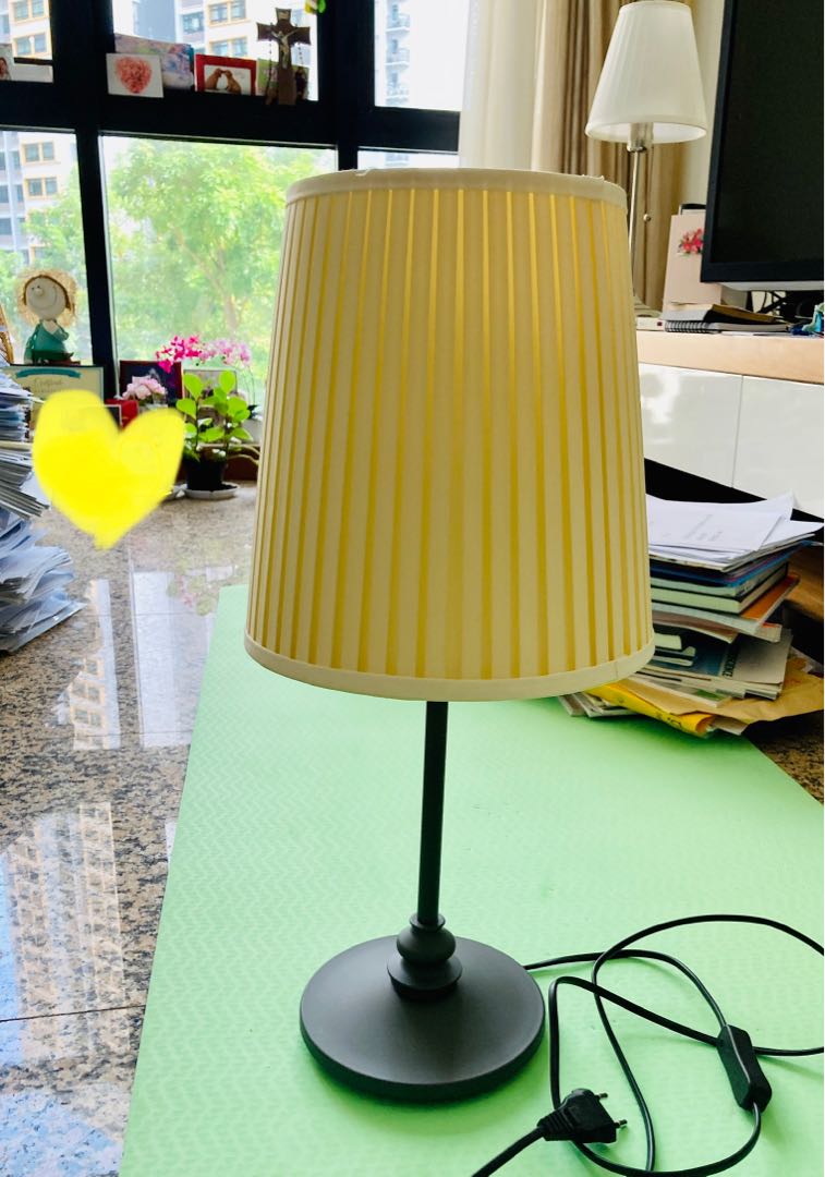 mustard lamps