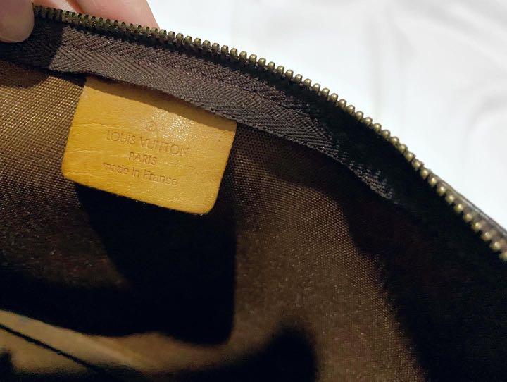 Louis Vuitton (LV) Rivet Pochette Monogram, Barang Mewah, Tas & Dompet di  Carousell