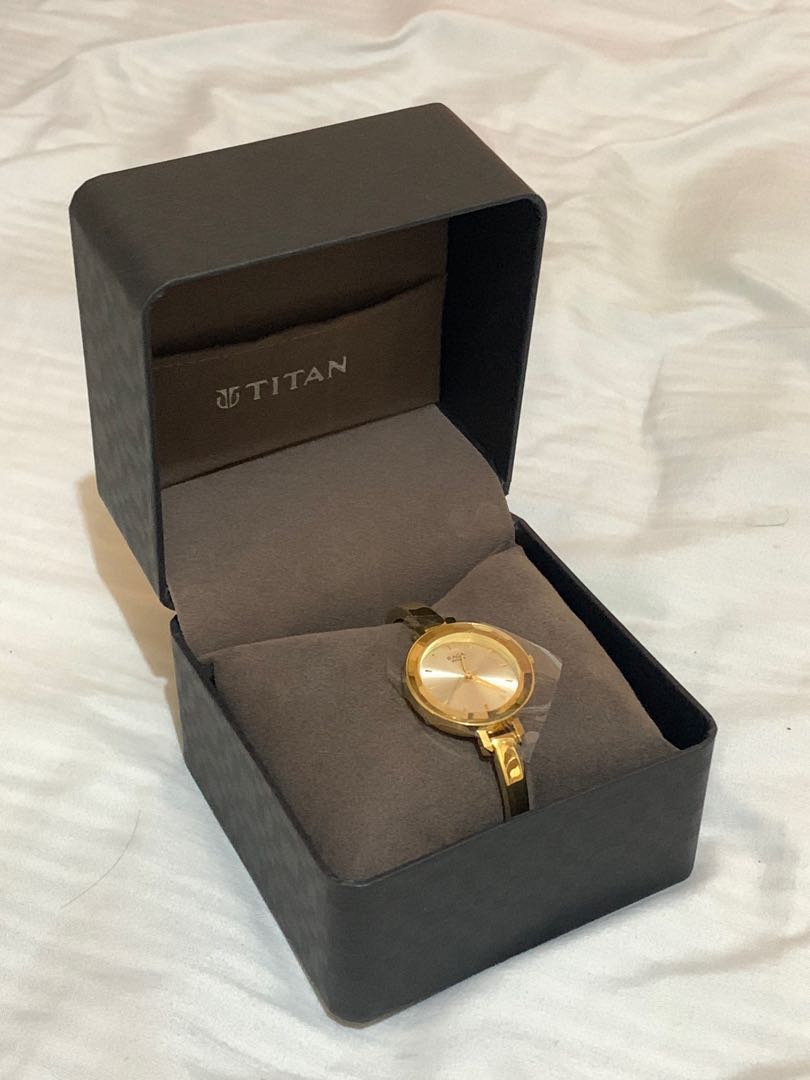 Titan raga outlet watch box