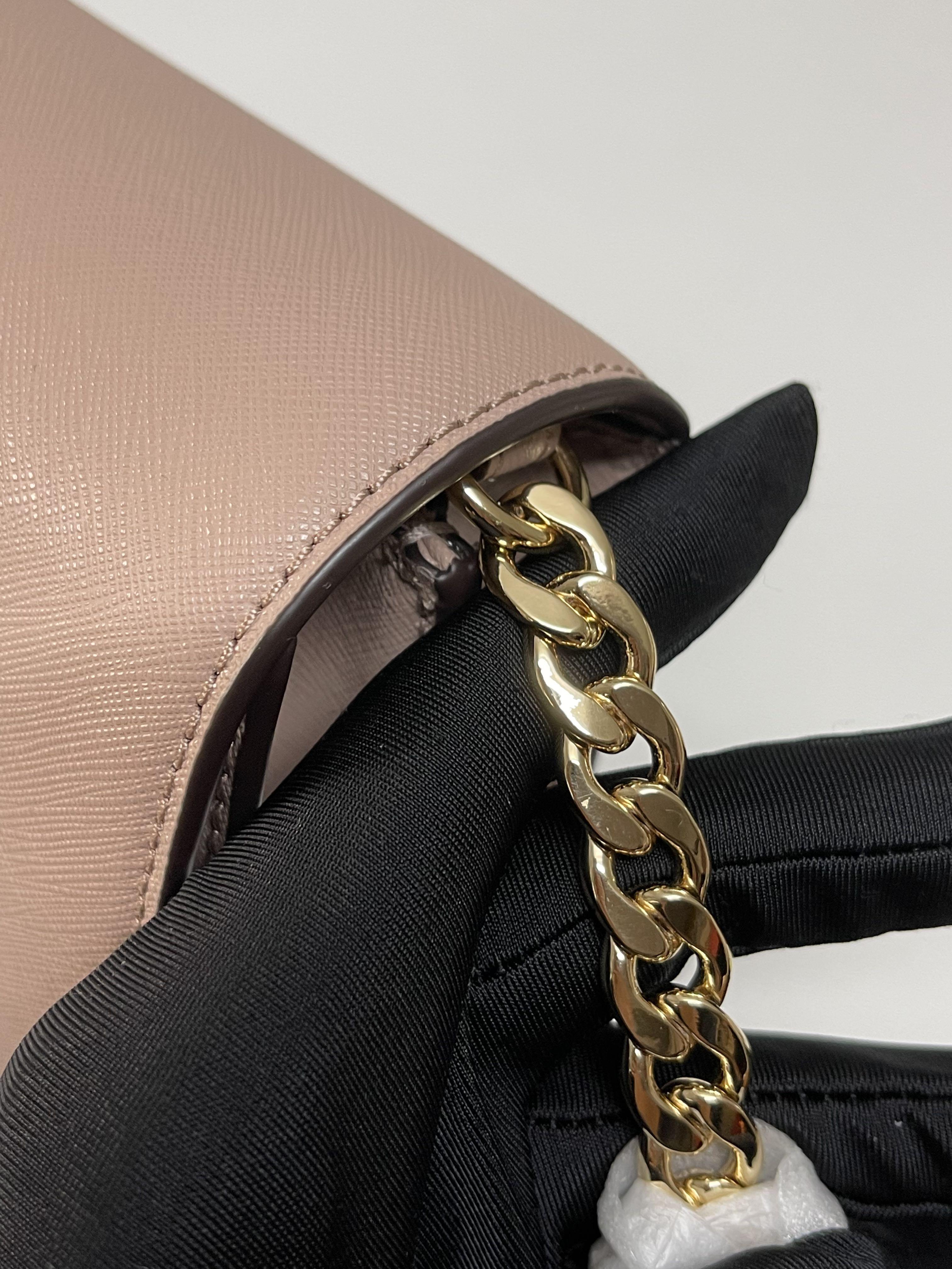MICHAEL KORS Daniela Large Saffiano Leather Crossbody Bag Color FAWN 
