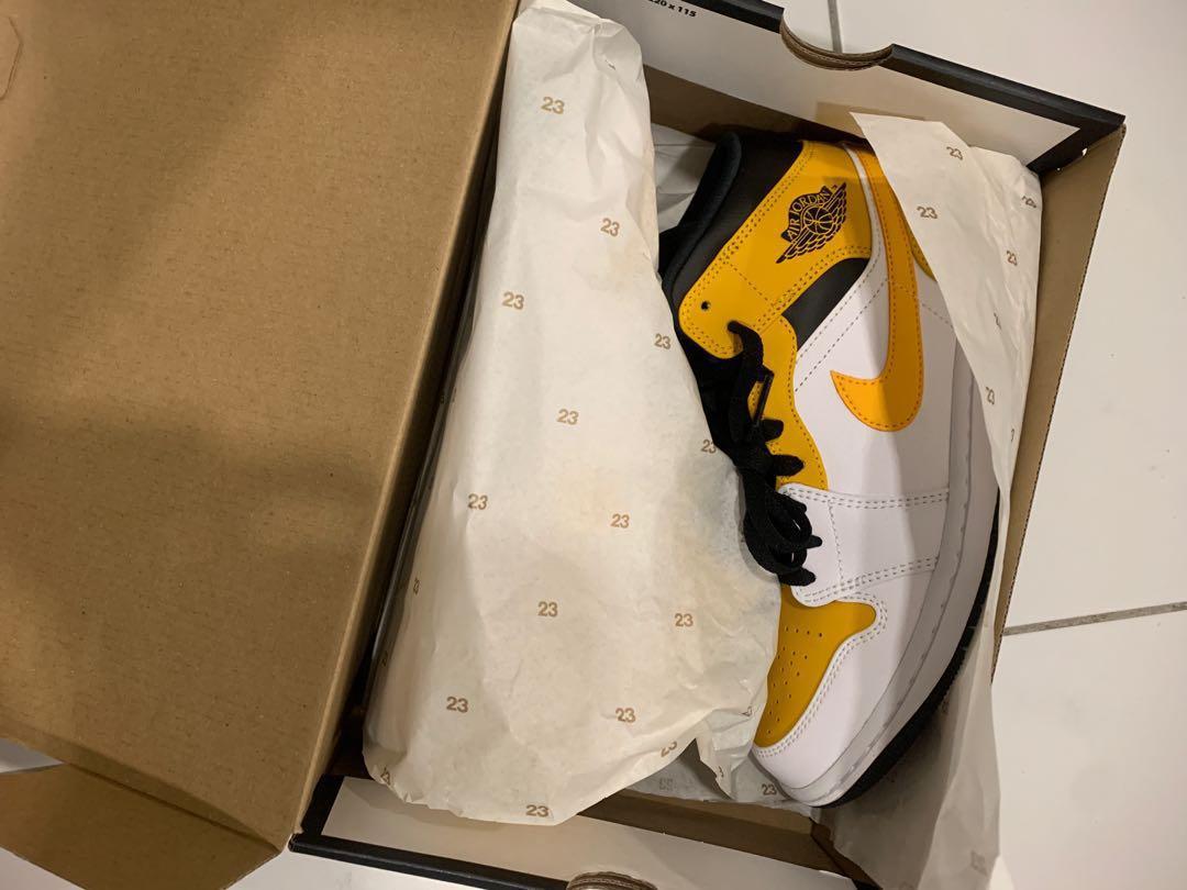 air jordan 1 mid university gold on feet