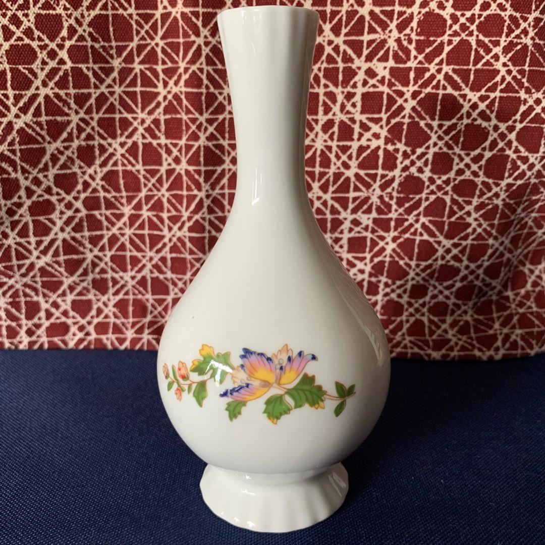 Aynsley 'Cottage Garden' Vase | Vintage English Fine Bone China, Furniture  & Home Living, Home Decor, Vases & Decorative Bowls on Carousell
