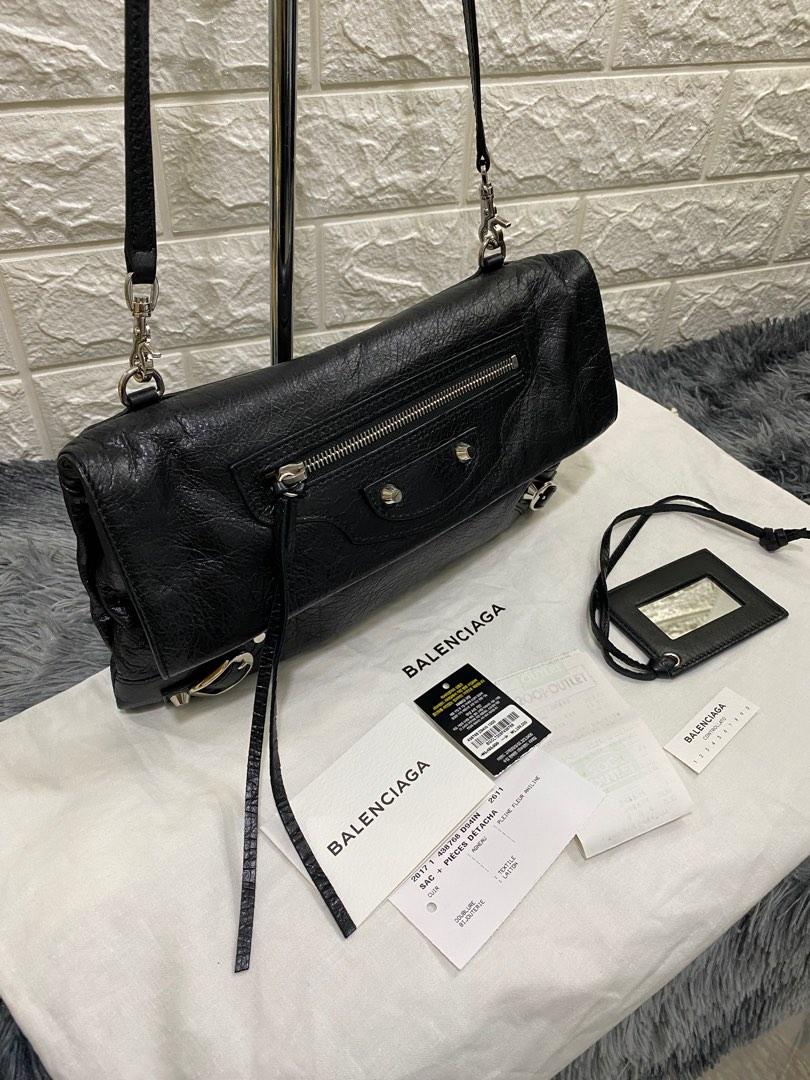 Balenciaga Envelope Crossbody (Category: Luxury Bags & Wallets) located in Quezon City. Submitted by christineboller (Listing ID 1179782119, Image 2). Description: For sale Balenciaga Envelope Crossbody in Crinkled Lambskin leather. In 9.5/10 condition, year 2017. Dimensions of 15Hx31L cm, in full set of care booklet, tag, controllato, mirror, dustbag and adjustable strap for P41k. .