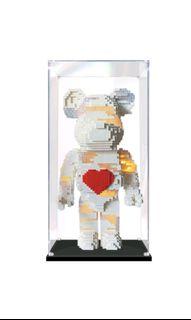Bearbrick 400% cover with black base
