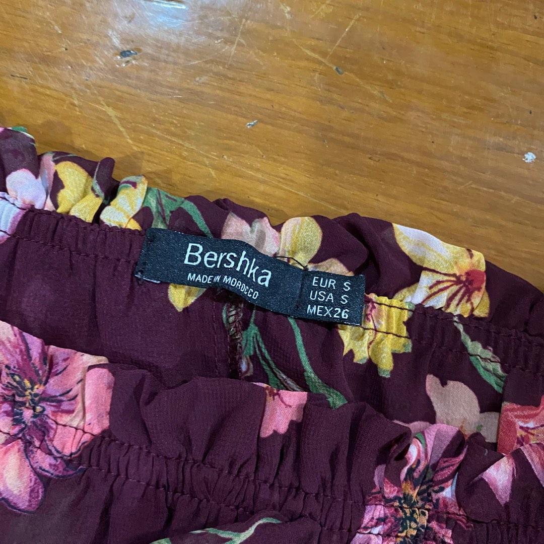 Bershka Floral Off Shoulder (Category: Blouses) located in Quezon City. Submitted by bbqfrenchfries (Listing ID 1179832537, Image 2). Description: ✹ MOP: GCash / BPI ✹ MOD: Grab / Lalamove / GogoExpress / J&T (to be shouldered by buyer!).