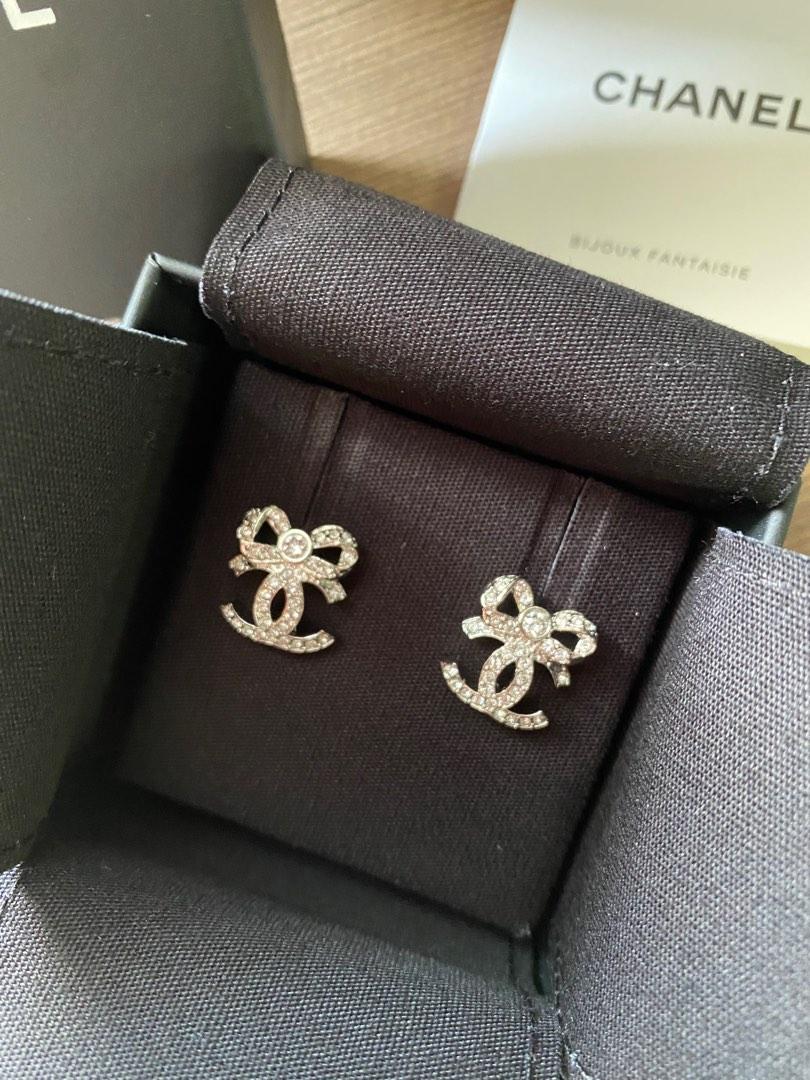 Chanel discount ribbon earrings