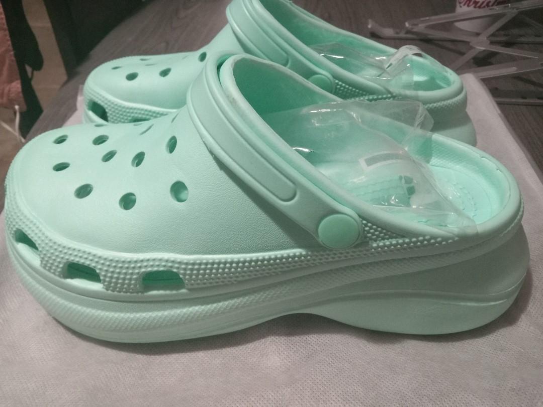 Mint discount green crocs