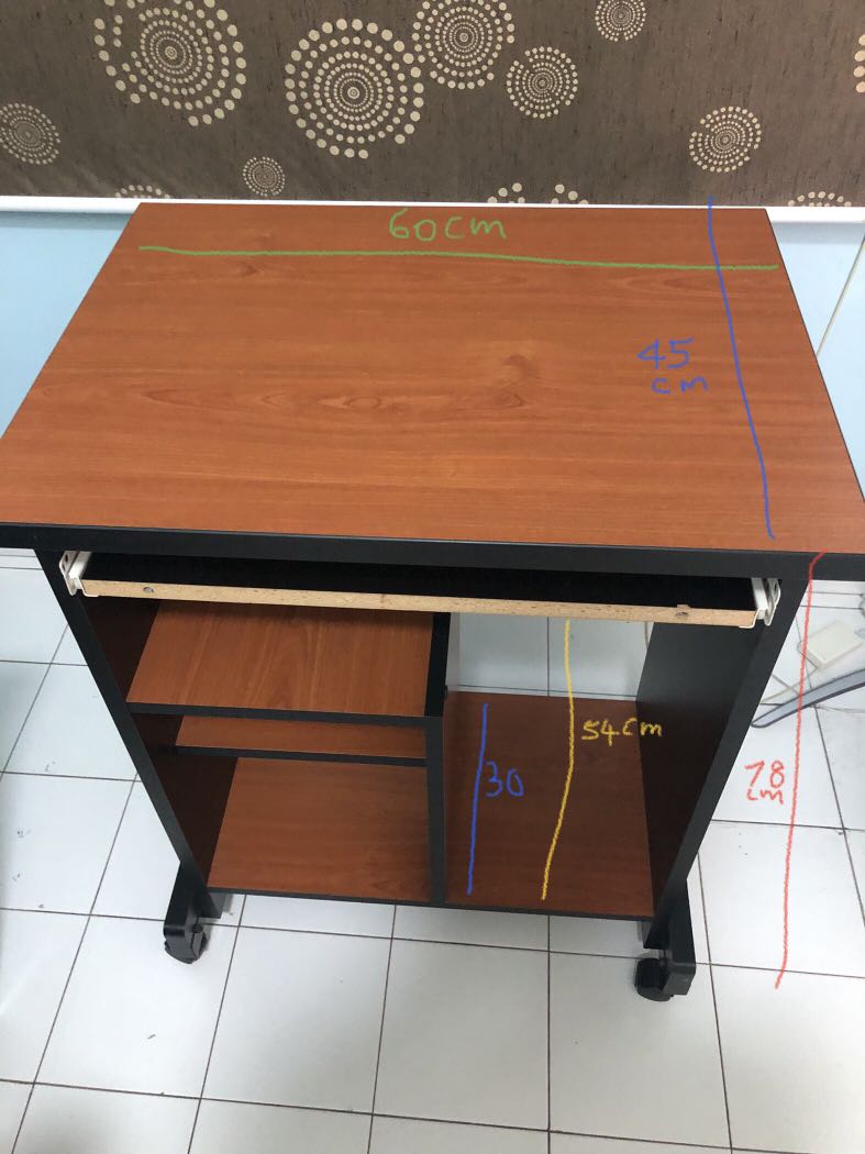 Pc table store with wheels