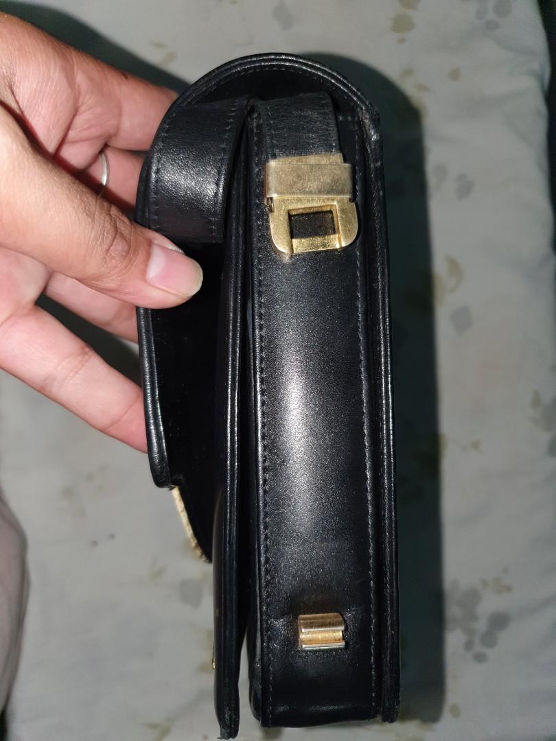 Esquire Lizard and leather shoulder bag (Category: Luxury Bags & Wallets) located in Santa Maria. Submitted by mikavillaflor4 (Listing ID 1179804419, Image 3). Description: legit lizard skin and leather bag in good condition with minimal signs of usage.