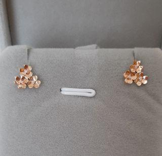 18K Rose Gold Flower Earrings with Natural Diamond