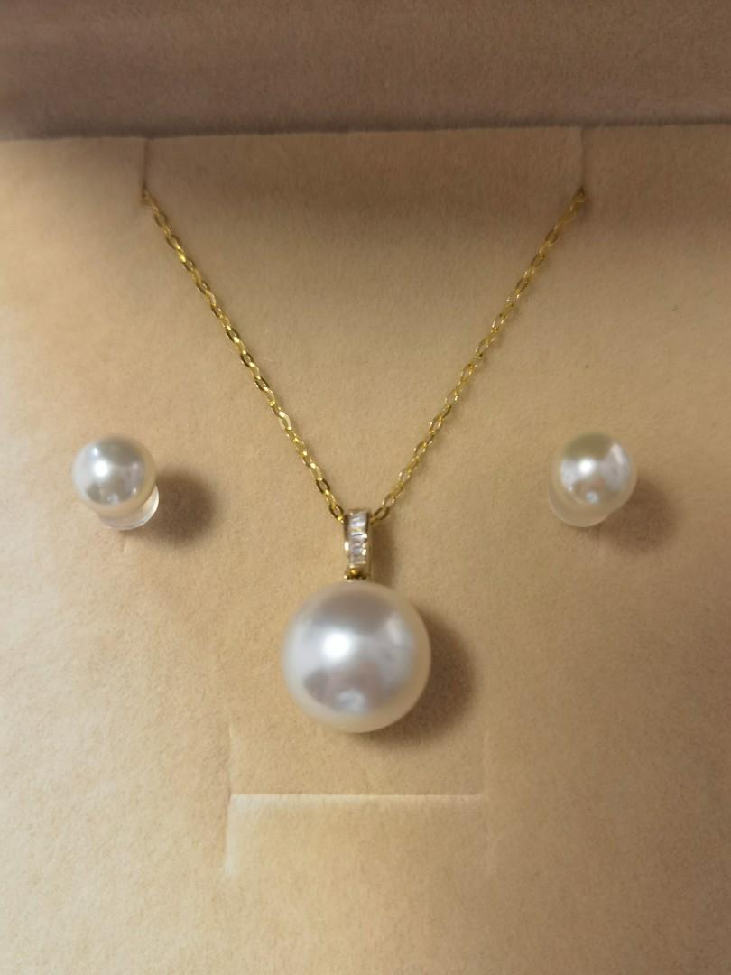 G18k solid gold with Southsea Australia white pearl necklace