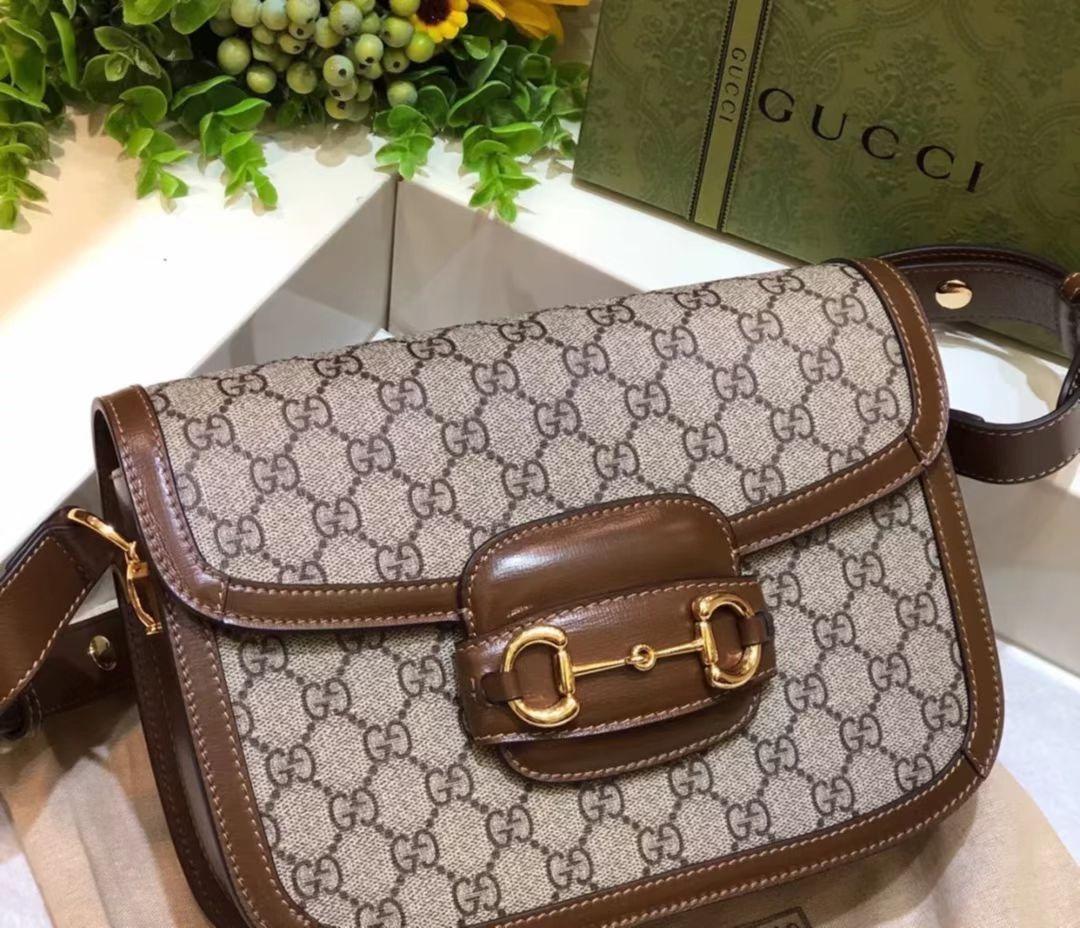 Gucci 1955 vintage Logo saddle bag A single shoulder handbag, Luxury, Bags  & Wallets on Carousell