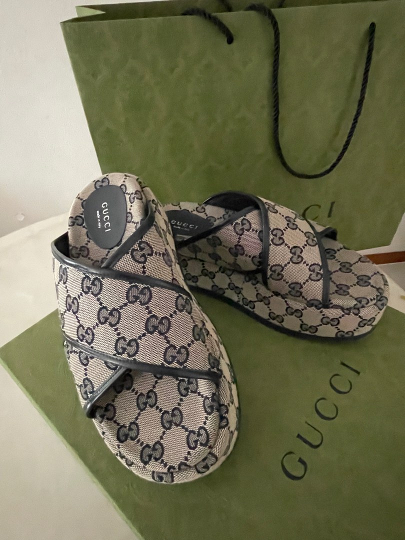 Gucci women's gg hotsell canvas platform slide sandals