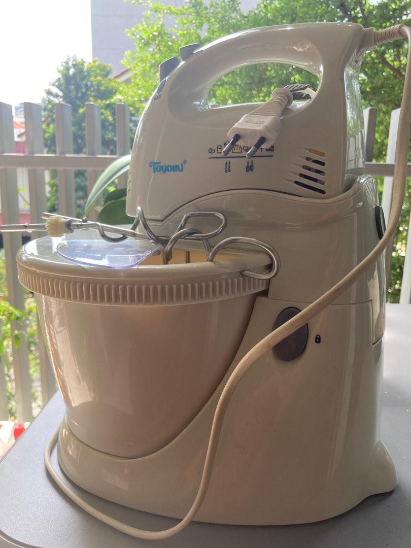 Hand mixer and bowl set, TV & Home Appliances, Kitchen Appliances, Hand