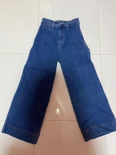 (Category: ) located in . Submitted by notenoughjeans (Listing ID 1179848934, Image 1). Description: .