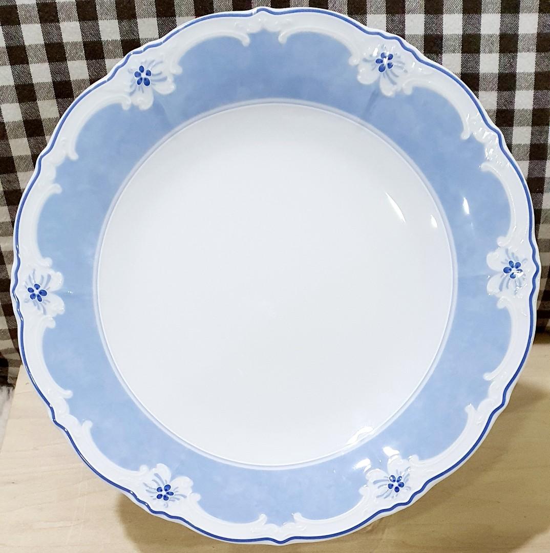26cm Hutschenreuther Baronesse Estelle Bleu Dinner Plate Blue (Category: Dinnerware & Cutlery) located in Shah Alam. Submitted by justwannaletgo (Listing ID 1179834603, Image 1). Description: diameter 26cm height 3.5cm 1pc rm100 3pc available at rm250 #box13.