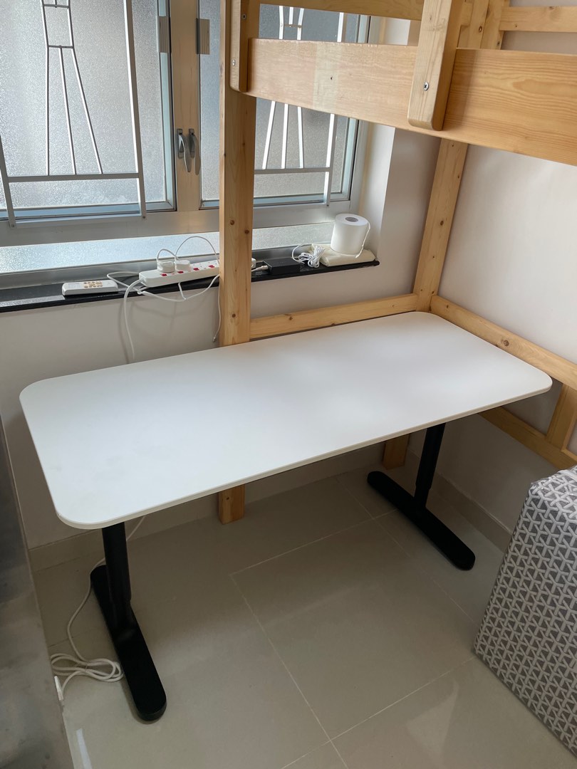 IKEA BEKANT Desk 140x60, 傢俬＆家居, 傢俬, 桌子 Carousell