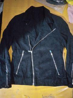 Jacket. Ramones bahan denim hitam pekat.