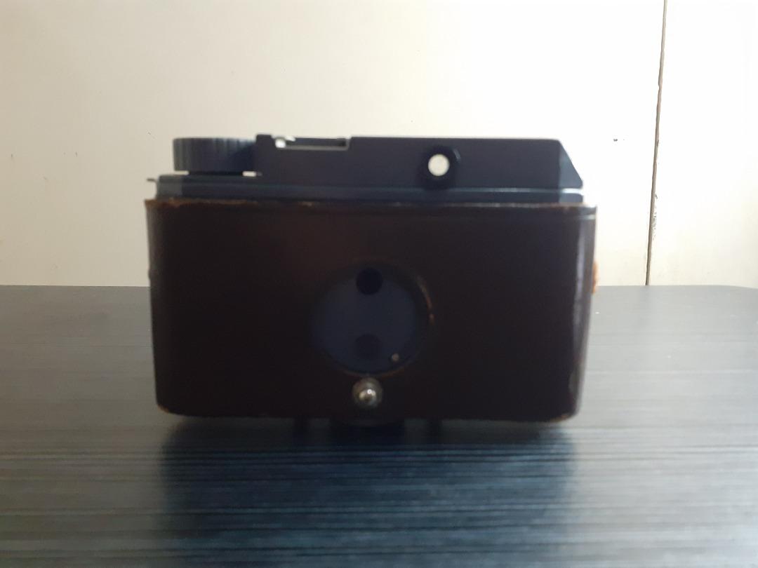 Kowa Kid Camera 1960s (Category: Cameras) located in Paranaque City. Submitted by donjuan_thegreat (Listing ID 1179845710, Image 3). Description: Item in very good vintage and working condition Material: Plastic and metal Made in Japan Released in March/April 1960 Dimensions: H 8 cm L 12.8 cm For pick-up in UPS 5 Paranaque or can ship at buyer's expense .