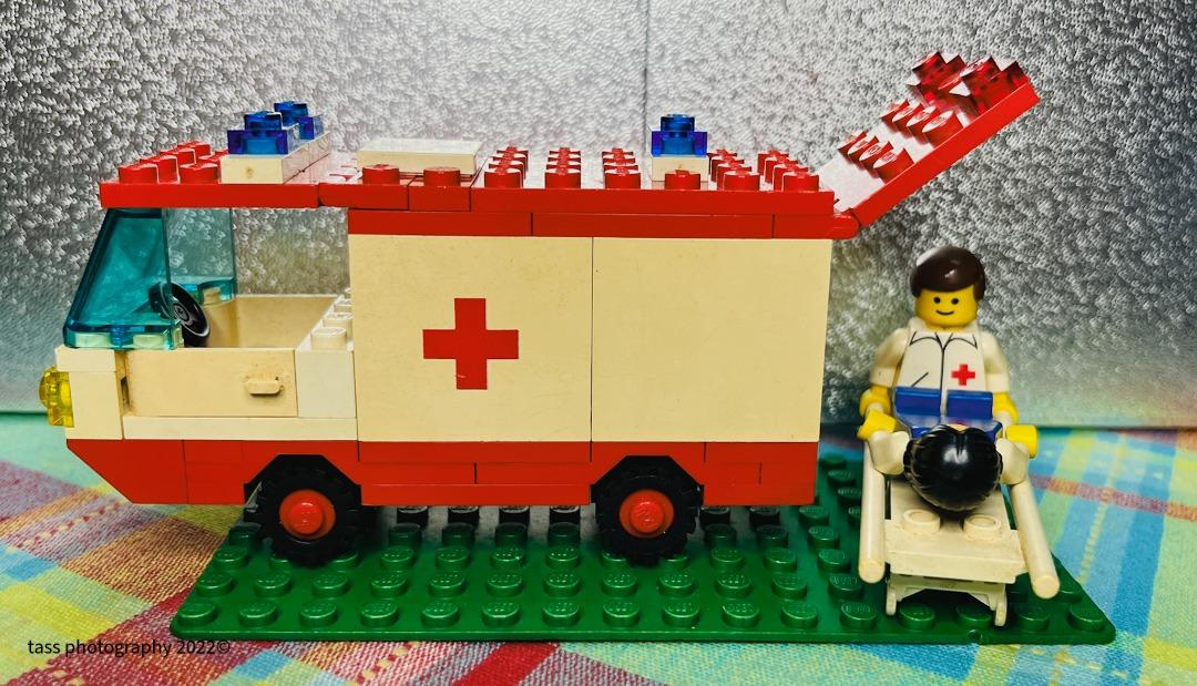 Lego ambulance vintage cheap