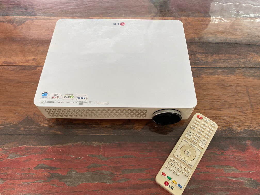 LG BMLDS401 smart LCD projector 1080p, TV & Home Appliances, TV