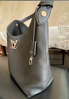 Louis Vuitton lock me tender bag preorder japan 🇯🇵, Luxury, Bags &  Wallets on Carousell