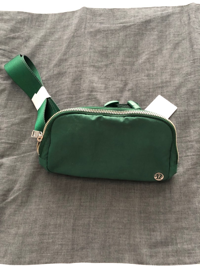 Lululemon Multi- Pocket Belt bag in Everglade Green