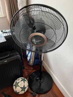 （分類：）位於 。 由 cedricchan1889 提交（商品編號 1179733554，圖片 1）。簡介： 。