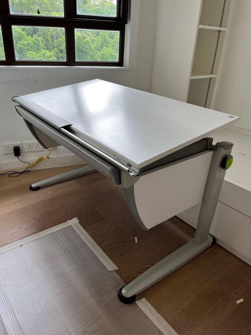 Moll desk adjustable height and adjustable table top, 兒童＆孕婦用品, 兒童傢具