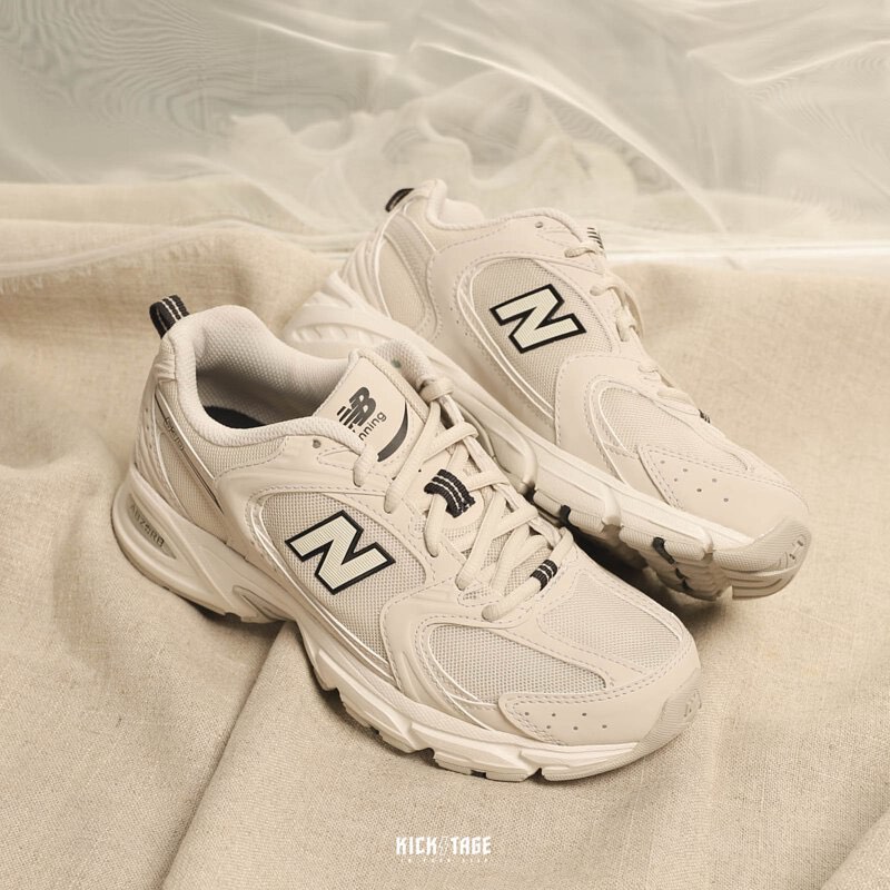 New balance 奶茶色MR530SH, 她的時尚, 鞋, 運動鞋在旋轉拍賣