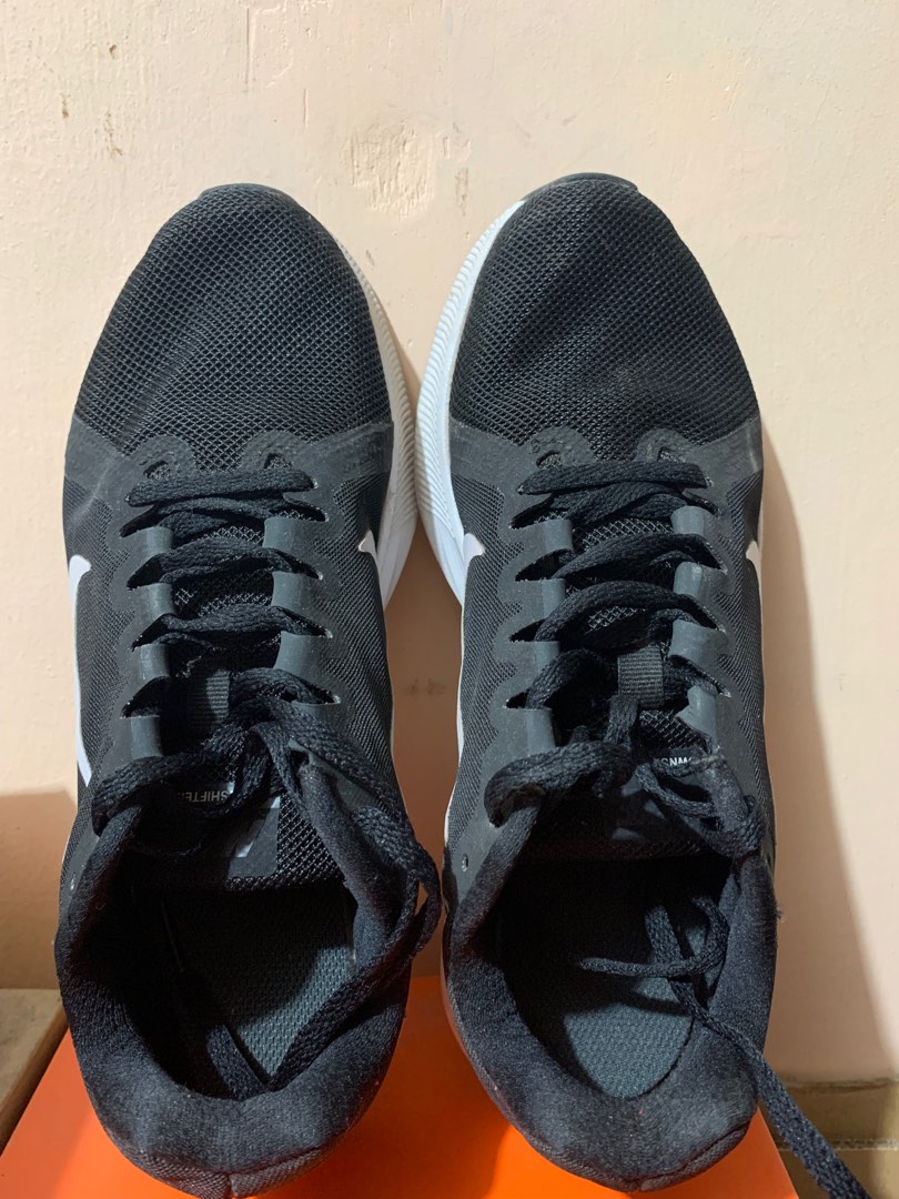 womens black on black nike