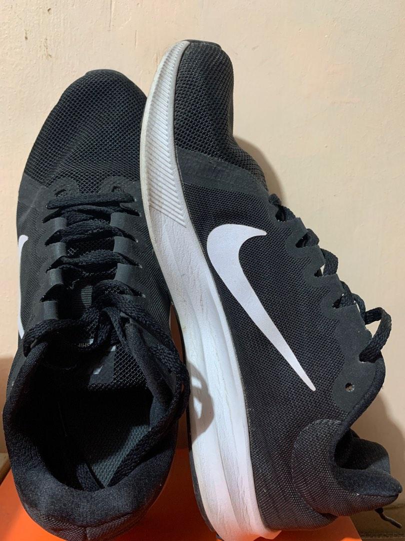 womens black on black nike