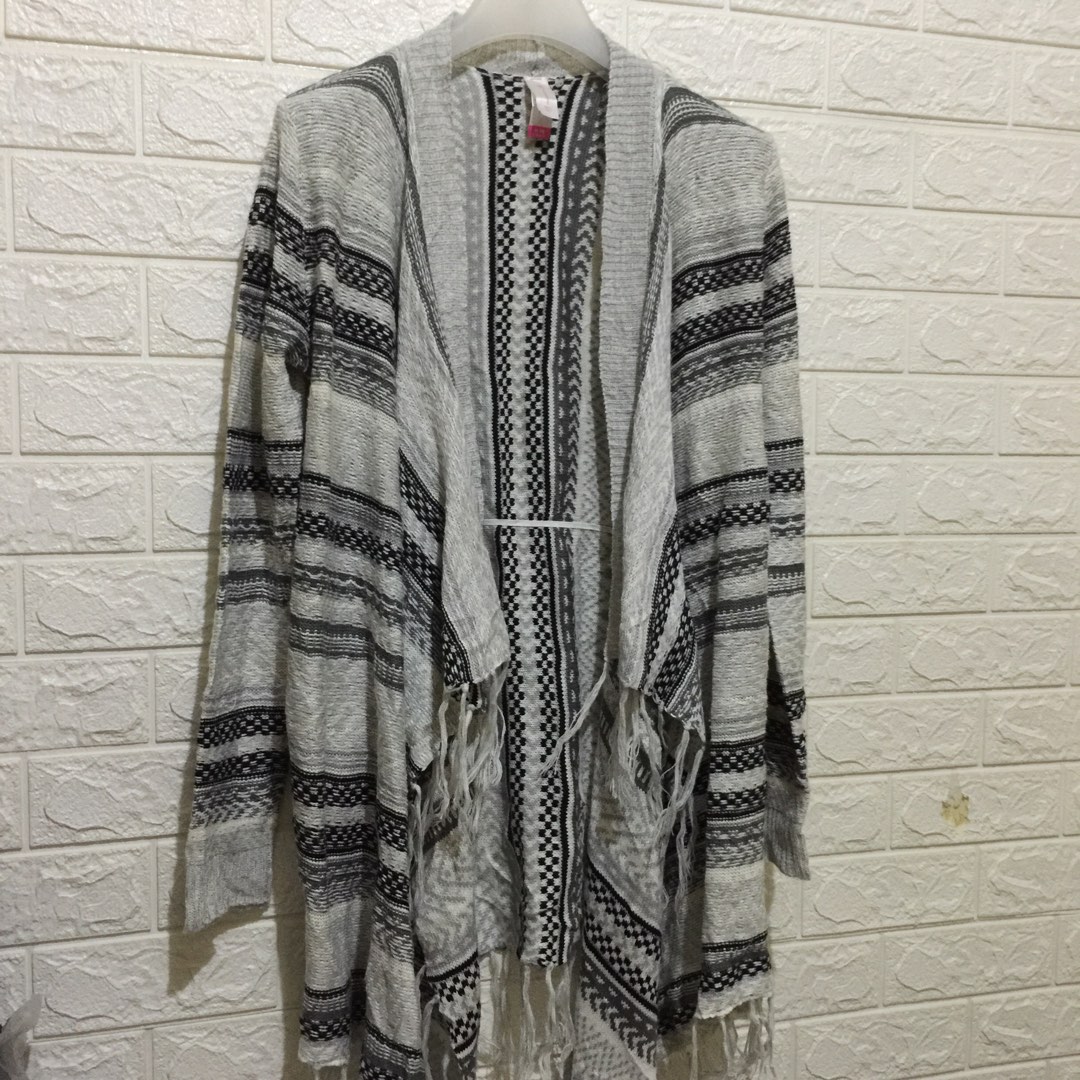 NO BOUNDARIES Knitted Gray Cardigan 