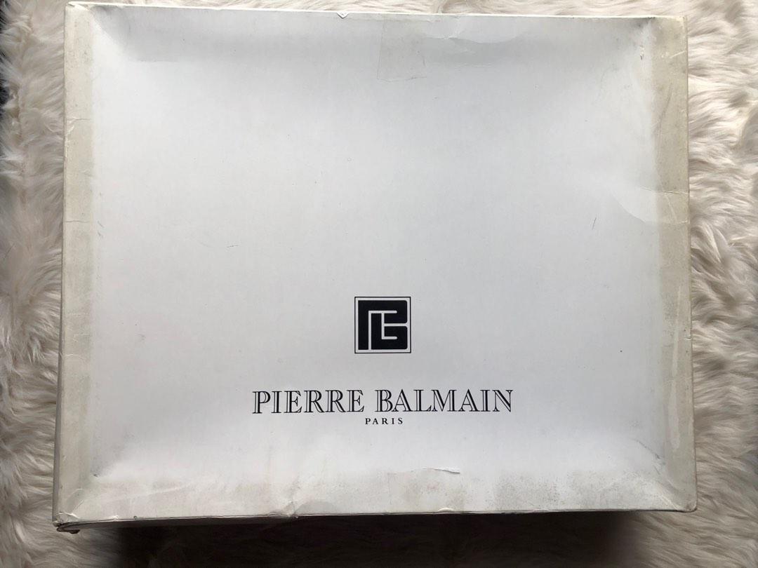 PIERRE BALMAIN TOWEL SET (Category: Bath) located in Naga. Submitted by shieshop (Listing ID 1179811010, Image 1). Description: ‼️SALE‼️Original Pierre Balmain gift set towel From Japan 5pcs.