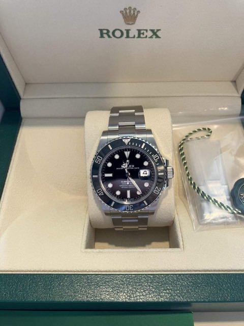 Rolex Submariner date '2022 41mm (Category: Luxury Watches) located in Pasig City. Submitted by Watchaholics (Listing ID 1179112238, Image 2). Description: Authentic Rolex submariner date Brand new, was bought May 2022 41mm Complete set.