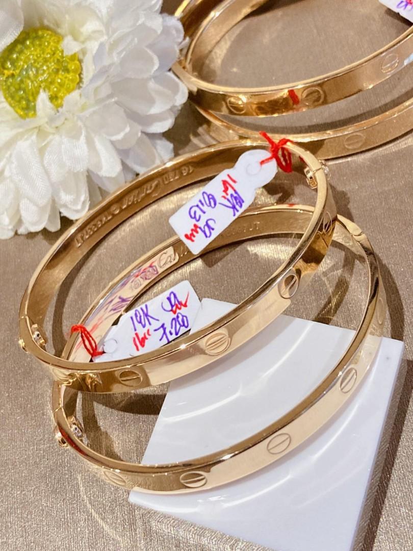 Bracelet with on sale screw lock