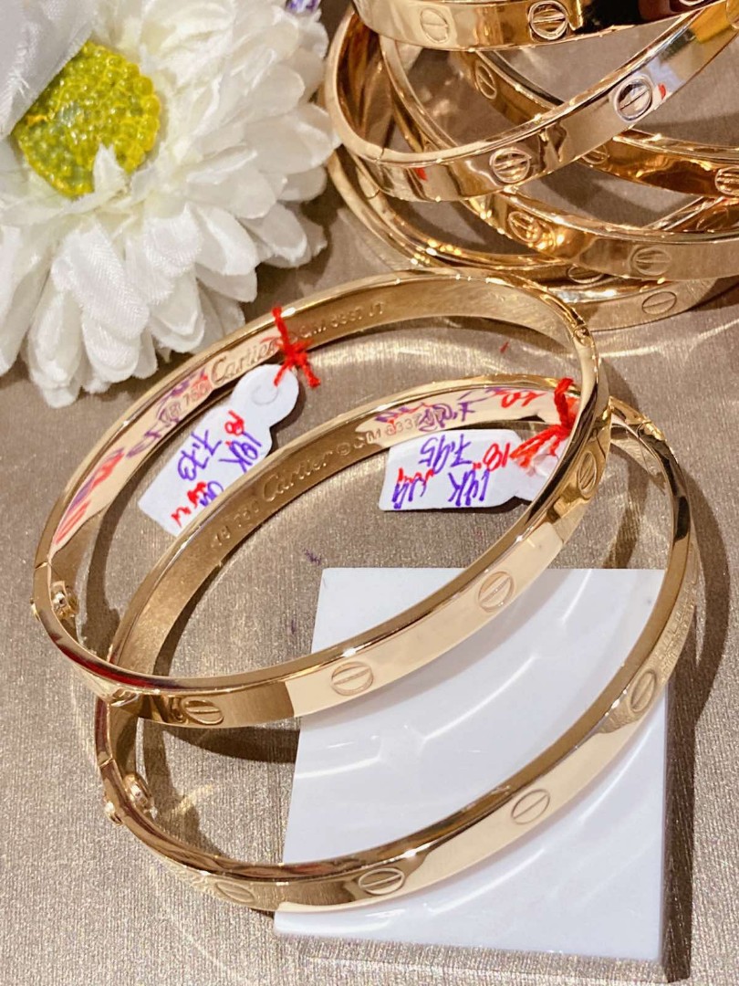 Bracelet with screw lock sales