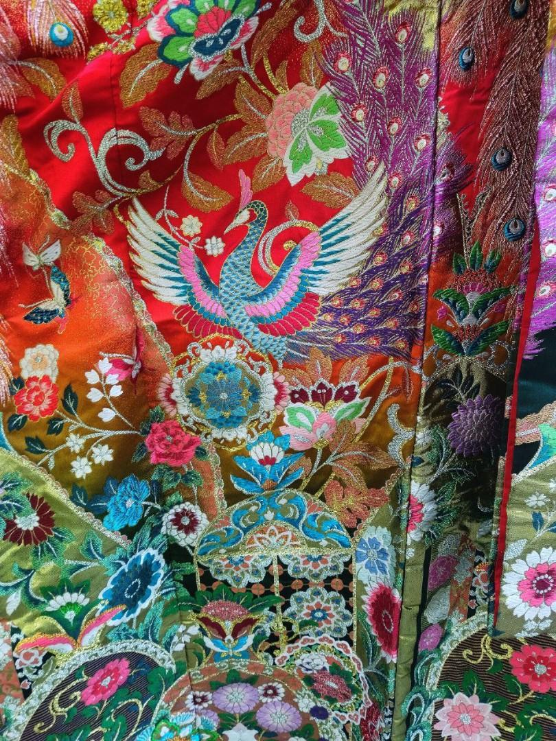 Uchikake Colored Kimono - Crane (Category: Traditional & Ethnic wear) located in Muntinlupa City. Submitted by prime_finder (Listing ID 1179810050, Image 2). Description: Uchikake Colored Kimono Heavily padded at the bottom Very fine silk (Heavy) Crane design see to appreciate very lovely piece.