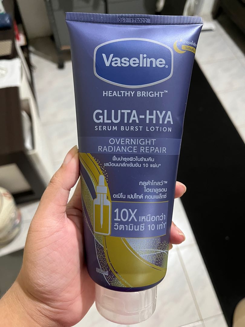 Vaseline gluta hya overnight radiance, Kesehatan & Kecantikan, Kulit