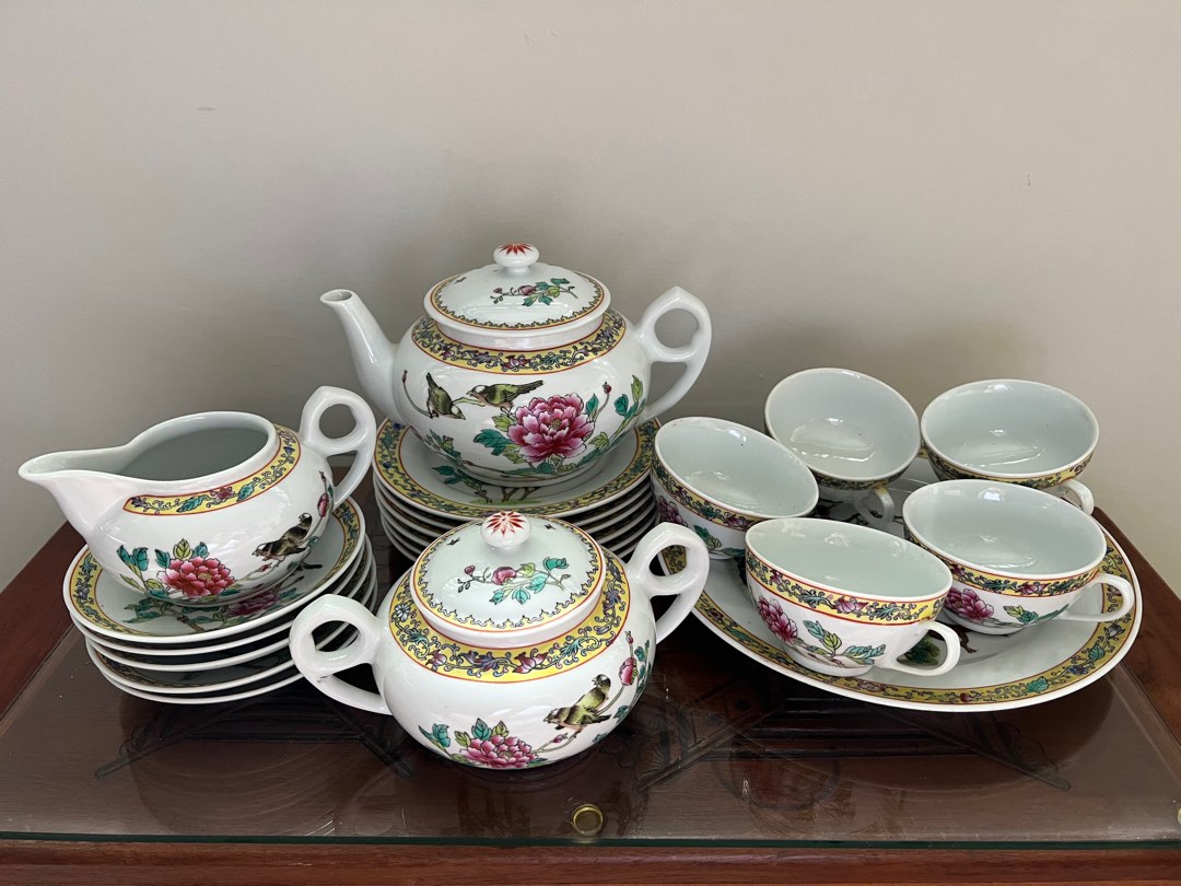Vintage Teapot Set of 5Servings, Hobbies & Toys, Memorabilia