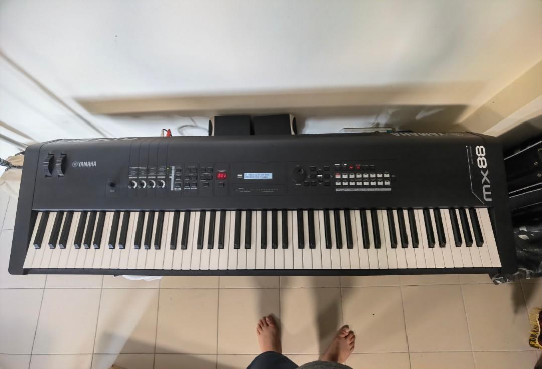 Yamaha Mx88 88 weighted key synthesizer, Hobbies & Toys, Music & Media