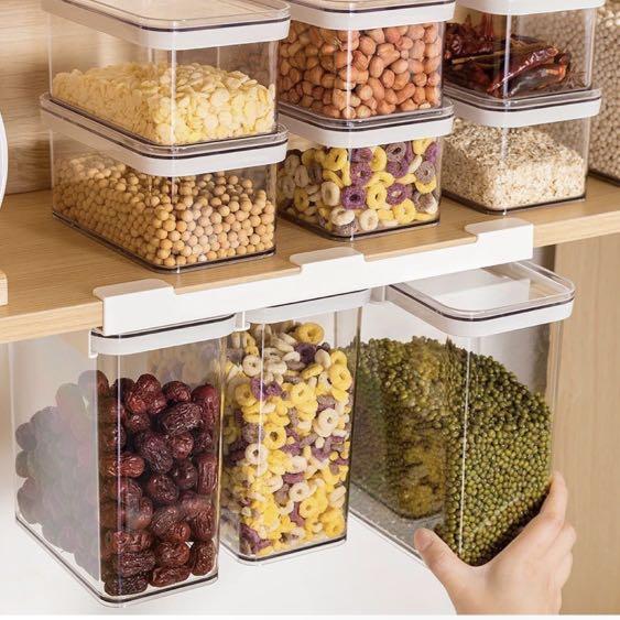 Airtight Containers (Category: Food Organization & Storage) located in Davao. Submitted by declutter29731 (Listing ID 1180056929, Image 3). Description: Available sizes 0.9L 2.4L 3.4L Set 3pcs and hanging rack.