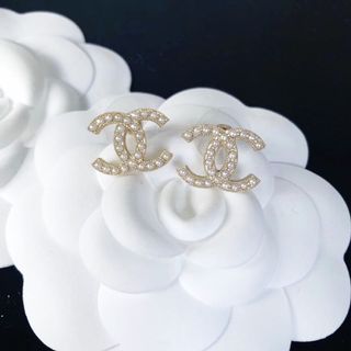 (Category: ) located in . Submitted by luxe_collective (Listing ID 1179986352, Image 1). Description: .