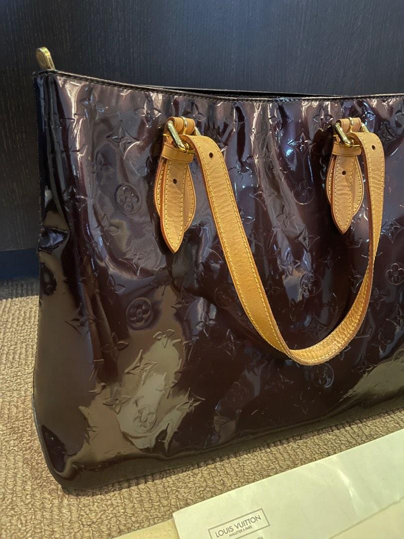 Brentwood patent leather crossbody bag Louis Vuitton Burgundy in