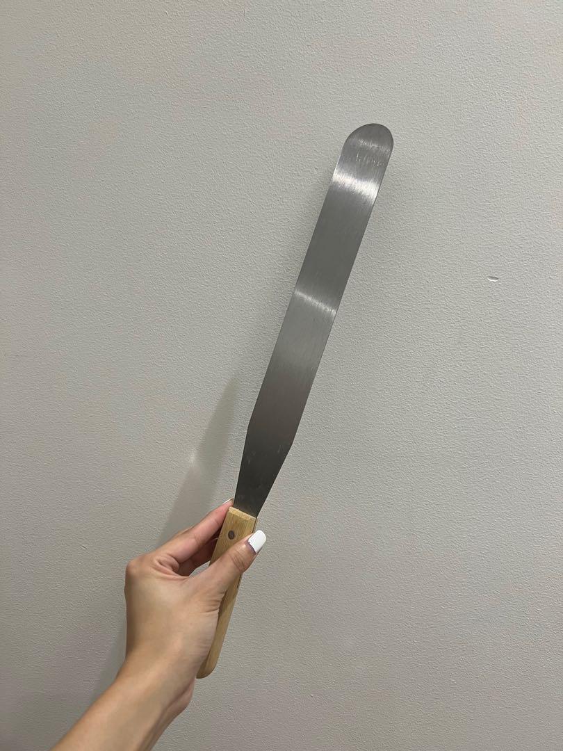Baking Spatula (Category: Bakeware) located in Quezon City. Submitted by klaguilar (Listing ID 1179962543, Image 2). Description: Size - 42cm x 4cm.