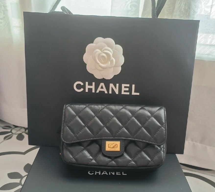 CHANEL Caviar Quilted Flap Phone Holder With Chain Black 1285440