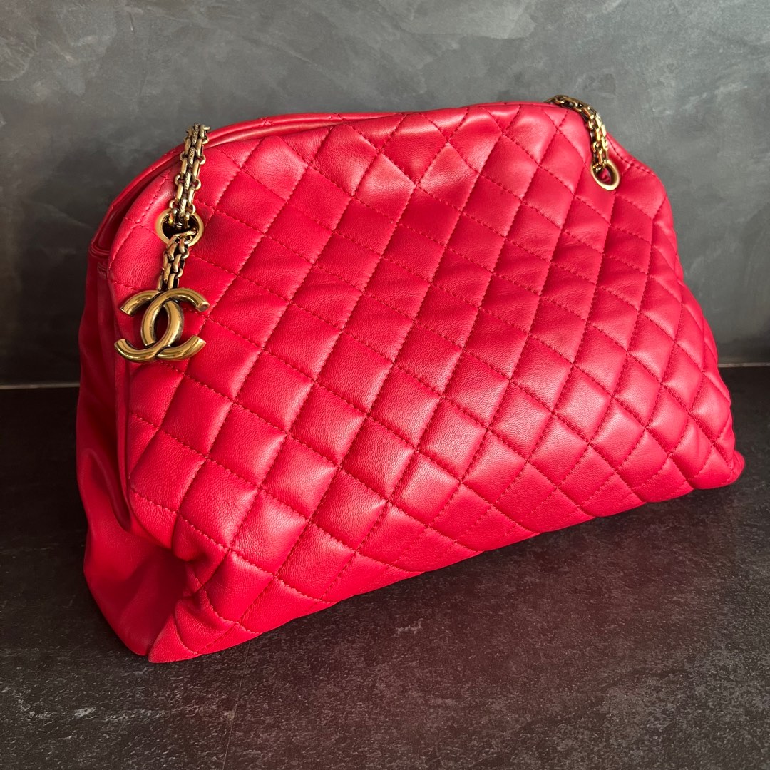 Red chanel shoulder bag outlet